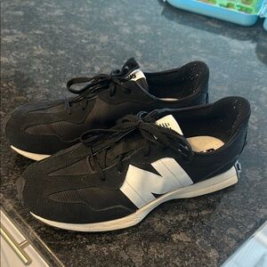 New Balance 327 Black and White Sneakers